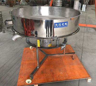 高頻篩不同于普通振動篩的在于該產品使用的是，高頻振動電機：振動頻次快，振動的幅度較小，所以對于漿液的過濾篩分有一定的優勢。